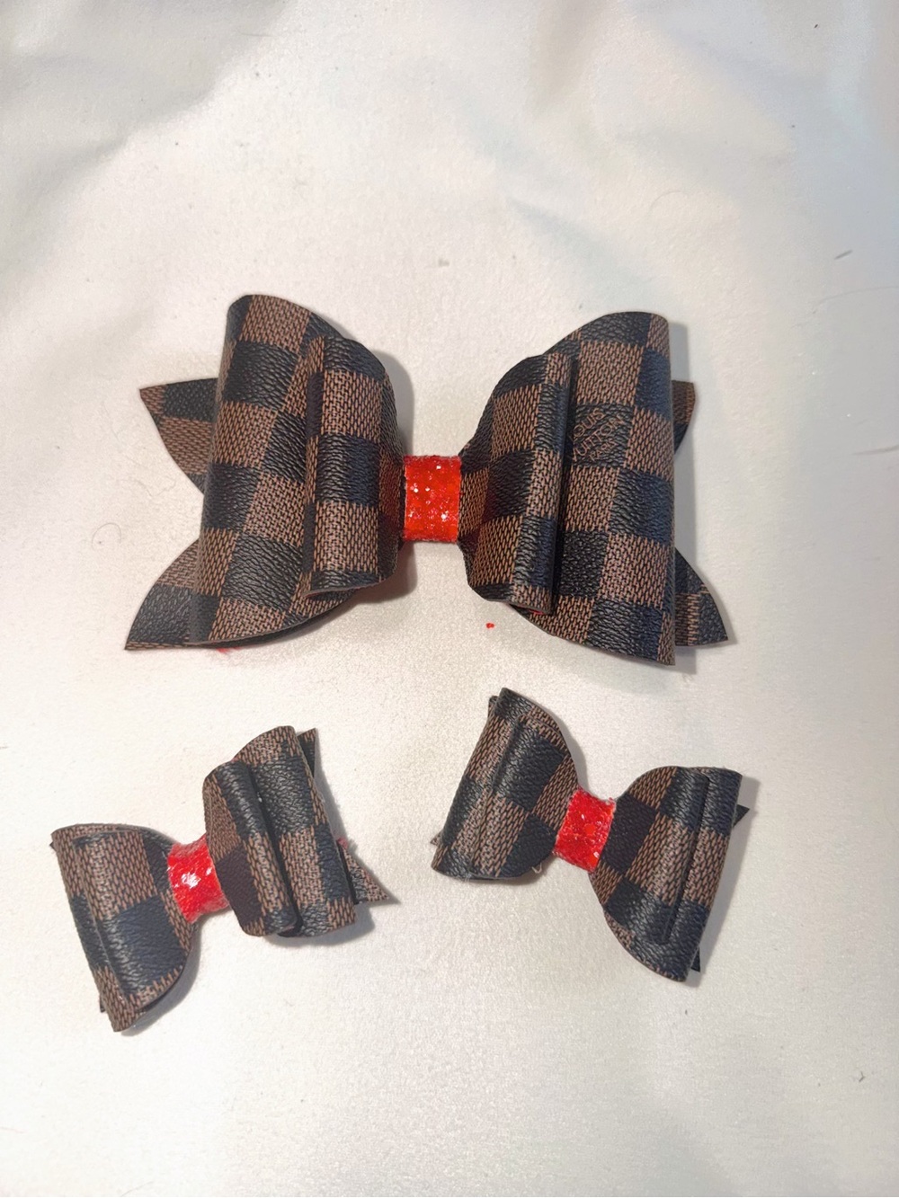 BOWS -Brown Checkered Leather-Look Bow Set with Red Center